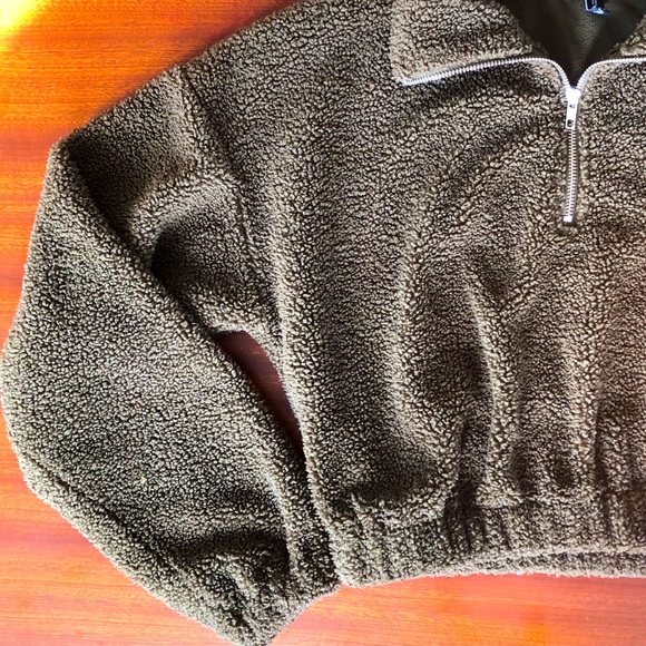 Half Zip Faux Fur Sweatshirt - Picture 6 of 7